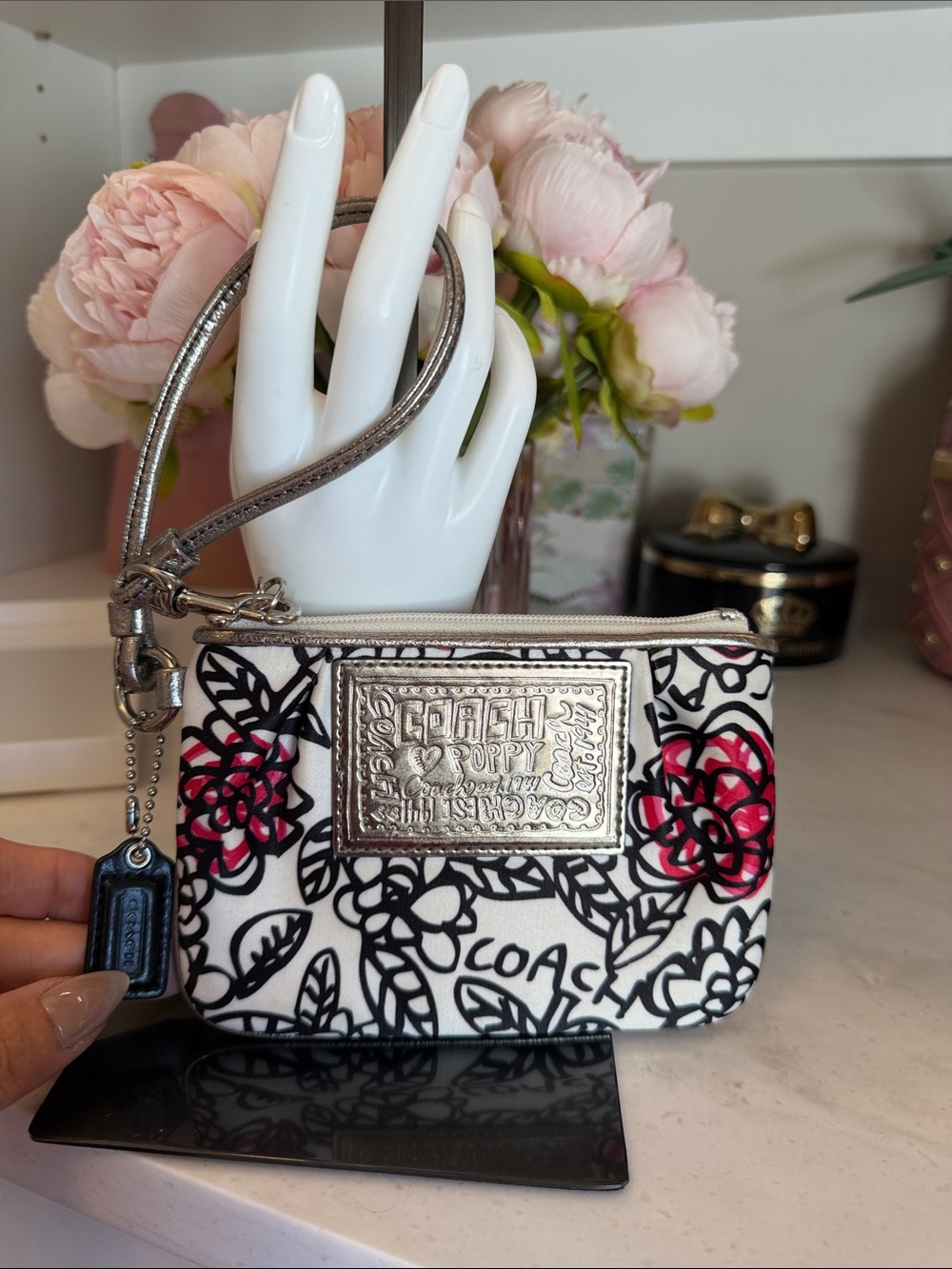 Coach Poppy Rose White Floral Signature Zip Wristlet w Pink & Black Accents EUC